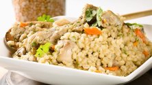 Курица, запеченная с перловкой